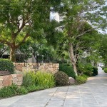 擁有大基地並設(shè)計(jì)蜿蜒的綠意廊道，猶如住進(jìn)一座大型公園裡，時刻享受著大自然的芬多精。