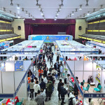 國(guó)內(nèi)首場(chǎng)校園企業(yè)徵才活動(dòng)「2025年校園企業(yè)徵才媒合會(huì)」，於逢甲大學(xué)育樂(lè)館禮堂盛大舉行，為在校生、校友及中部求職者提供豐富，且具競(jìng)爭(zhēng)力的就業(yè)機(jī)會(huì)。