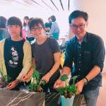 我們親手撫觸、體驗(yàn)，沉浸在手作的樂趣中，因?yàn)橛眯拇蛟欤考瓿善范际仟?dú)一無(wú)二的！