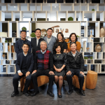 大雅廚具 楊素真董娘(右二) 特別現(xiàn)身並熱請款待與 新業(yè)建設(shè)創(chuàng)辦人 穆椿松先生 (左二)及部門主管一同合影。