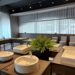 形形色色的典雅款式，透過水柱的流動，從洗手、洗臉又不輕意濺濕石材檯面，開啟美好的一天。