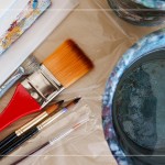 各式多樣性的畫(huà)筆，方能完成一項(xiàng)專(zhuān)屬的作品，創(chuàng)作的同時(shí)，也是記錄生活的方式。