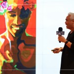 藝術(shù)家以自身作品、國家風(fēng)景、人文藝術(shù)等照片，視覺搶眼又震撼，新業(yè)家族們紛紛拿起手機(jī)記錄這美好的片刻。