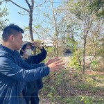 「每棵樹都有其姿態(tài)風(fēng)采，有的筆直挺立端莊大方，也有不規(guī)則生長(zhǎng)卻帶有一股慵懶氣息，主觀的美感加上客觀的分析，就可以選到適合生長(zhǎng)的樹」吳志輝建築師(左一)娓娓說(shuō)道。