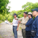 試著從不同方向觀察樹的姿態(tài)，擇樹考量的各層面，任何角度希望達到美的平衡。