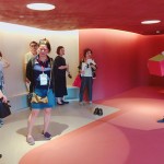 「會呼吸」的無毒遊戲空間，從地面至天花板的健康綠建材選用，採用珪藻土、亞麻仁油作為塗料，天然、無毒又抗菌，為家長與寶貝們的健康進(jìn)一步把關(guān)。