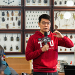 本次攀樹體驗(yàn)邀請(qǐng)到，提供生態(tài)、食農(nóng)體驗(yàn)課程的東海小棧 黃博森老師，要帶給大家一場(chǎng)難忘的生態(tài)體驗(yàn)課。