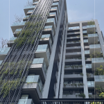 建築體採「類雙十字型立面」設(shè)計(jì)，達(dá)成真正的三面採光，毋須與別戶共用牆壁，通風(fēng)效果佳。