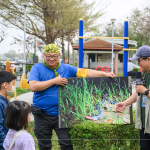一張張筏子溪生態(tài)實景圖，透過荒野保護協(xié)會生動的解說，讓家長和小朋友對生物有更進一步的認識，也見識到生態(tài)系統(tǒng)中的食物鏈。