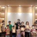 小朋友們完成了屬於自己獨一無二的彈珠臺，從敲敲打打中學(xué)習(xí)到做任何事都需要耐心等候與按部就班，就可以感受到只屬於自己的小榮譽。