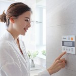 喜歡在晨起時藉由泡澡喚醒交感神經(jīng)，抑或是將花灑打開將一整天的疲憊隨著水花沖散？將暖風(fēng)機調(diào)到自己偏好的溫度，緩和冷與暖的交界，帶來舒適又舒心的沐浴時光。