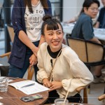 周末優(yōu)閒午後，與新業(yè)家族住戶共同學(xué)習(xí)，跟著講師的故事線穿梭，彷彿閱讀一本充滿驚喜的尋油記。