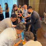 團(tuán)隊(duì)合作需腦筋急轉(zhuǎn)彎，思考如何有效率的傳接球，再討論分工策略，從過程中調(diào)整方法，創(chuàng)造團(tuán)隊(duì)佳績！