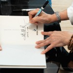 新業(yè)手札筆記本，搭配講師親筆簽名，作為當(dāng)天互動(dòng)禮，贈(zèng)與一份特別的祝福。