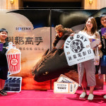 進(jìn)場前，和家人一同留下美好畫面，雀躍心情溢於言表。