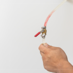 冷氣的排水管路確保暢通，從客廳、餐廳、至每間臥室，由水電廠商親自測(cè)試，夏日享受冷氣也無慮!