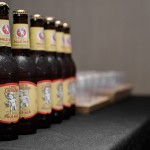 淺嚐精釀啤酒綿延的韻味，交織著微微的酒香，沉浸在輕鬆愜意的氛圍中，讓人不自覺地勾起嘴角。