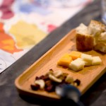 品酩醇酒之餘，輔以『輕佐食』－堅果、果乾、起司跟麵包，微微香氣在酒間點綴、不搶戲。 