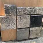 從中庭、車庫到樓梯，其中還有主牆側(cè)牆之分，每一面角落須兼顧美觀與實用度。例如「雪白蒙卡」屬於花崗巖的一種，沖仿的流線更明顯，給人氣派尊榮的享受。