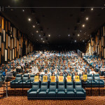 周末午後齊聚一堂，來到「新業(yè)FUN映所」共享休閒時光，與家人、好友共築美好回憶。