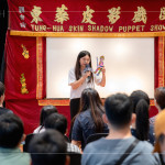 由東華皮影劇團自製的獨特『紙影戲偶』–孫悟空、鐵扇公主、牛魔王造型，作為當(dāng)天伴手禮之一，讓大朋友與小朋友動動手指彩繪與DIY。