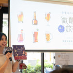 特別致贈(zèng)《文豪們的私房酒單》作為心得分享的小禮，書中以幽默風(fēng)趣的插畫，透過(guò)各式酒類，描繪文豪們與酒的故事，輕鬆引導(dǎo)讀者閱讀。(禁止酒駕，未滿十八歲禁止飲酒)