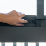 每扇窗戶，兒童安全開關(guān)是新業(yè)的標(biāo)配，確保家中小孩的安全與無慮。