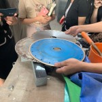 貌似黑膠唱片的「磨切片」，也是師傅做工時的好幫手！