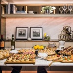 「乳酪老爹」不只介紹乳酪的製程與種類，現(xiàn)場(chǎng)更招待品嚐各國(guó)經(jīng)典乳酪，透過(guò)酒品的襯托，帶出乳酪的不同風(fēng)味！