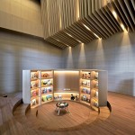 兒童遊戲室挑高六米，孩子翻閱扉頁(yè)之時(shí)、與父母的對(duì)話之中，在建築大方格局的襯托下，逐漸養(yǎng)成大器、浩然的氣度。－【新業(yè)宜家】。