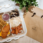 致上T2 Café特製輕食餐盒，可口扎實的墨式雞肉烤餅及濃厚的巧克力布朗尼，為集中精力的手作活動後帶來一份愜意的午茶時光。 