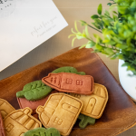 活動小禮，致上公益烘焙坊的客製小點(diǎn)，可愛、溫馨兼顧著美味，留下令人難忘的午後時光。