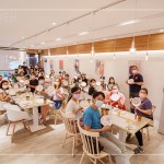 恣意揮灑藍(lán)彩，度過(guò)了一場(chǎng)知性美的周六時(shí)光，待火窯燒結(jié)後，這只青瓷，將化為獨(dú)一無(wú)二的手感工藝。