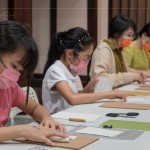 2022新業(yè)有藝市－手工書DIY於研習(xí)講堂，以工作坊形式展開(kāi)，手指觸摸紙張、體會(huì)翻閱書頁(yè)的親密感。