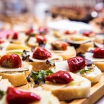 酸甜、濃郁、配著麵包的乳酪小點(diǎn)，對(duì)味蕾來(lái)說(shuō)具有相當(dāng)多的層次，只要一口就能讓人留下驚喜印象。