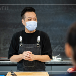 邀請(qǐng)廚藝職人 ＃吳志杰 老師，身懷30年以上的廚藝經(jīng)驗(yàn)，不藏私的傳授給新業(yè)同仁們，一起品嚐仲夏時(shí)節(jié)的北部粽。