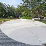 抿石子的溫潤(rùn)是來自老師傅的巧手及耐心，有了抿石子點(diǎn)綴，給街道花圃注入一絲活潑氣質(zhì)。