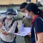 建築師與藝術(shù)家張婷雅(圖左一)，透過圖面的討論與現(xiàn)場(chǎng)實(shí)際模擬，讓「自然元素寓教於樂」，想給孩子們天馬行空的想像空間。