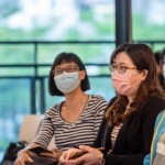 以照片展示豐富的臺灣美景，搭配精彩的旅途經(jīng)歷，將新業(yè)家族逗得眉開眼笑。