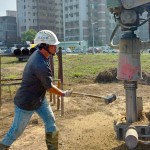 職人團(tuán)隊(duì)陸續(xù)在基地上各區(qū)域，進(jìn)行不同深度的樣本抽取。(拍攝日期:2020/12/29)