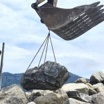 『臺(tái)東南田石』被譽(yù)為世界五大名石之一，由於質(zhì)地適中、圖案多變，加上天然的白色條紋分布於黑灰色石體，是特有的石頭種類(lèi)。