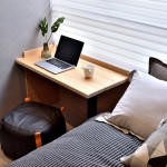 一只透明玻璃瓶內(nèi)插上兩株蔓綠絨Philodendron，掀起筆電，自家就能讓「繆思女神」輕易現(xiàn)出芳蹤。