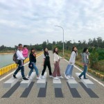 新業(yè)夥伴們過馬路卻引來眾人驚呼！原來是被斑馬線耽誤的3D地景藝術(shù)，彷彿懸浮在空中，各角度都讓人產(chǎn)生「美麗的誤會」。