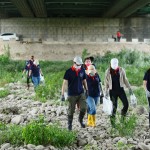 全長21.25公里的筏子溪，光是其中一小段河域，新業(yè)夥伴們就撿拾了四百多件垃圾，不禁令人感嘆「丟垃圾之舉動(dòng)容易，撿垃圾之行卻花費(fèi)更多心力」。