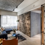 將收藏已久的童玩、公仔或滑板展示在牆面，小心呵護(hù)、擦拭的同時，與孩子充滿童趣的對話就此展開。