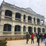 古今中外的文化在金門各自串聯(lián)，彷彿模糊彊界匯聚為獨特地景。陳景蘭洋樓，氣派建築如遊三零年代的璀璨上海！