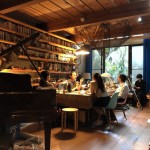 場(chǎng)勘那天，在一盞暈黃的燈光下，我們聚集了許多熱情的想法，眾人的靈感彼此交織，讓漂浮的夢(mèng)想更鮮明。