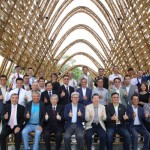 竹跡館入圍有建築界奧斯卡之稱的「WAF世界建築獎(jiǎng)」，市府團(tuán)隊(duì)合影。（記者張軒哲攝）