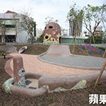 一樓戶外由日籍大師設計，遊樂場結合藝術及在地特色。
