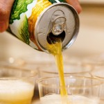 炎炎夏日就是要來(lái)杯消暑良品，新業(yè)品味食光－《臺(tái)味精釀沙龍》嚴(yán)選百花齊放的臺(tái)灣精釀好滋味。